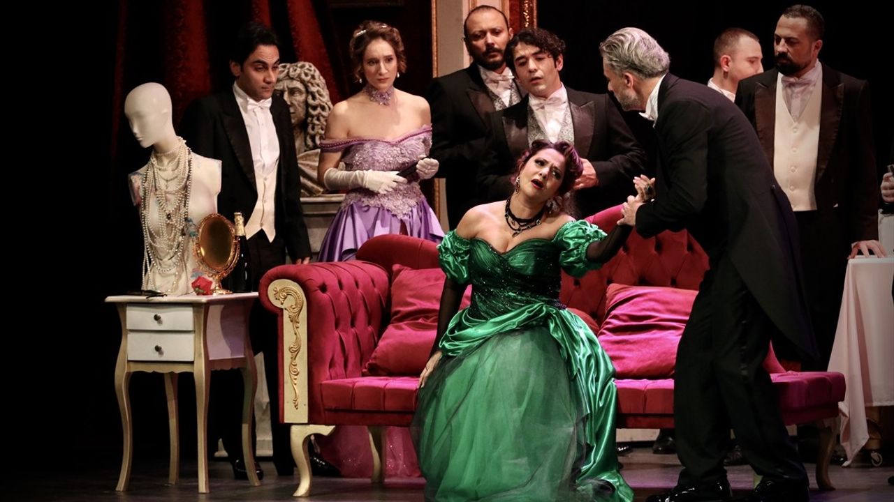 SAMDOB, 'La Traviata' Operası ile Sanatseverleri Buluşturdu