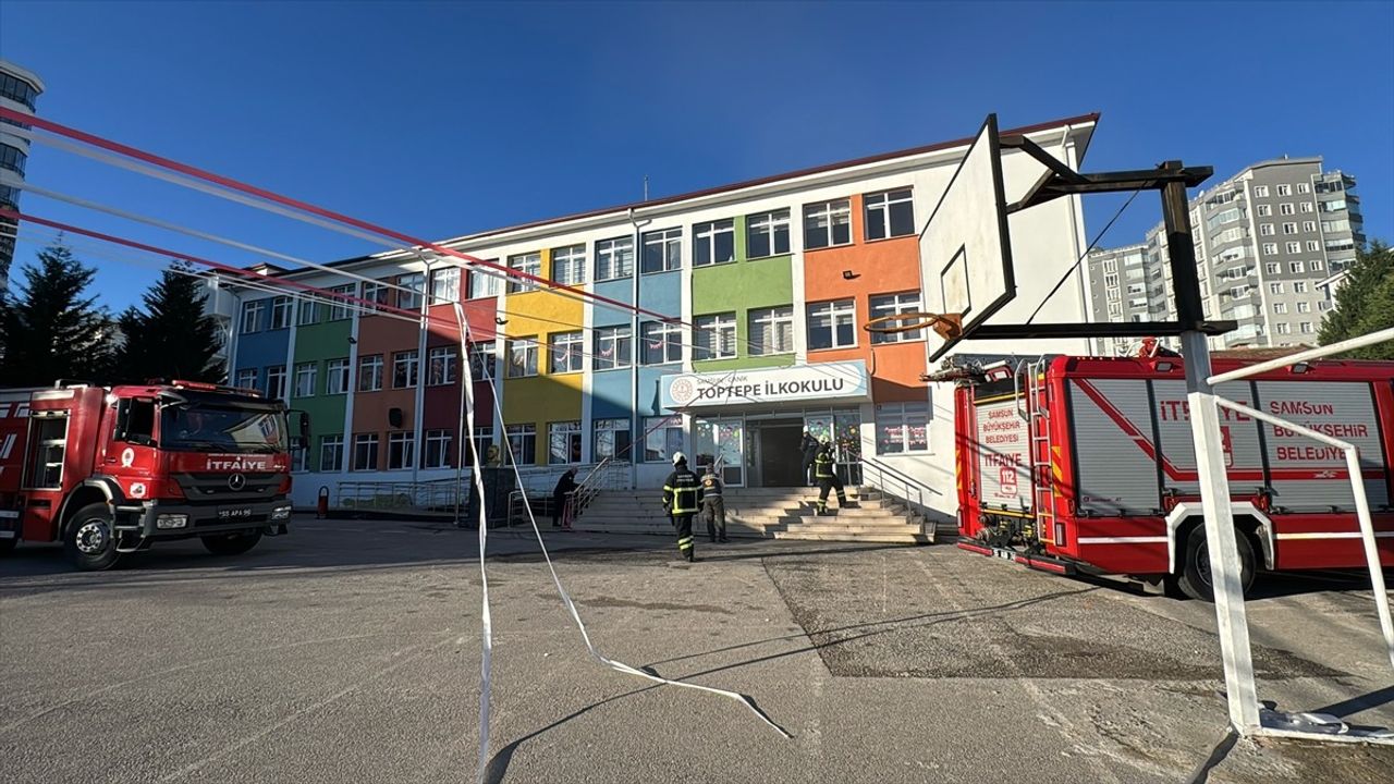 Samsun Canik'te Toptepe İlkokulu'nda Yangın Çıktı