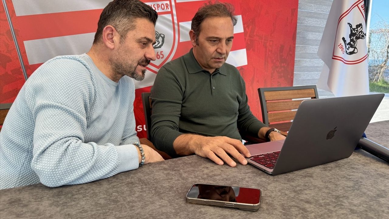 Samsunspor Futbol Direktörü Fuat Çapa, Anadolu Ajansı'nın Yılın Kareleri Oylamasına Katıldı