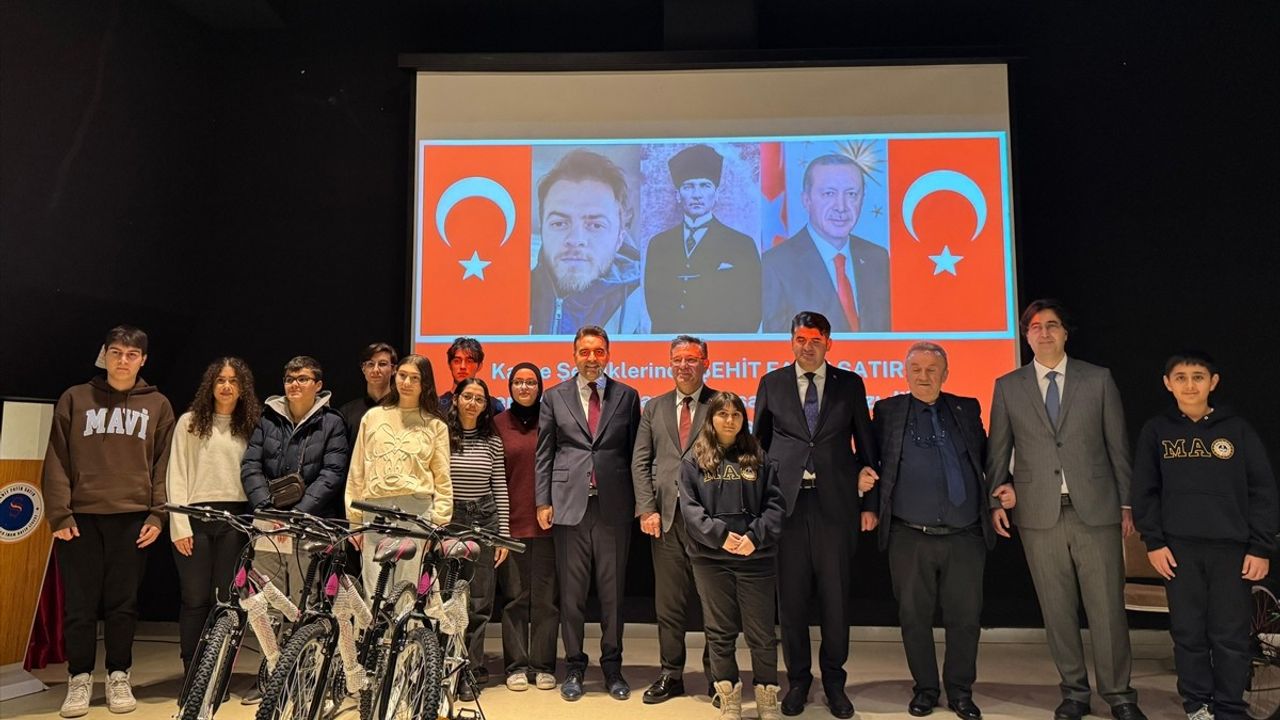 Şehit Babasından Başarı Gösteren Öğrencilere Bisiklet Hediyesi