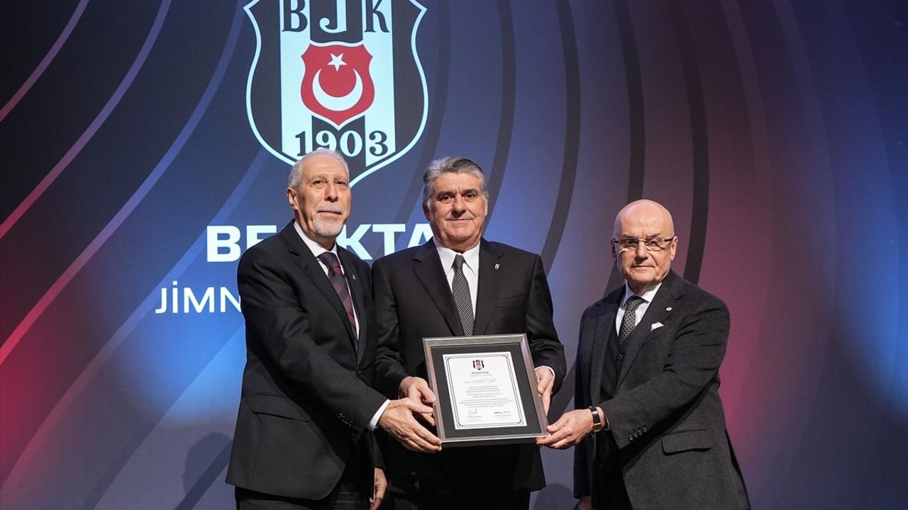 Serdal Adalı ve Yönetimi Beşiktaş Başkanlığı Mazbatasını Aldı