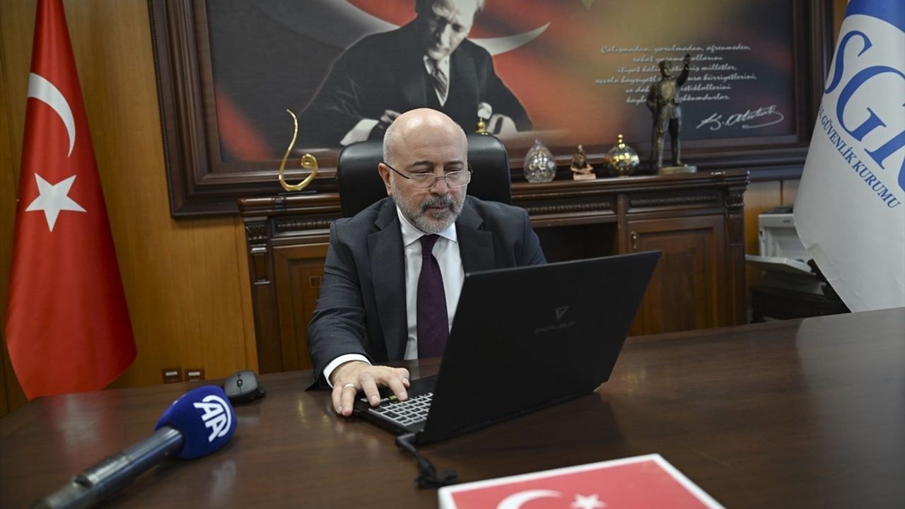 SGK Başkanı Raci Kaya, Anadolu Ajansının 'Yılın Kareleri' Oylamasına Katıldı