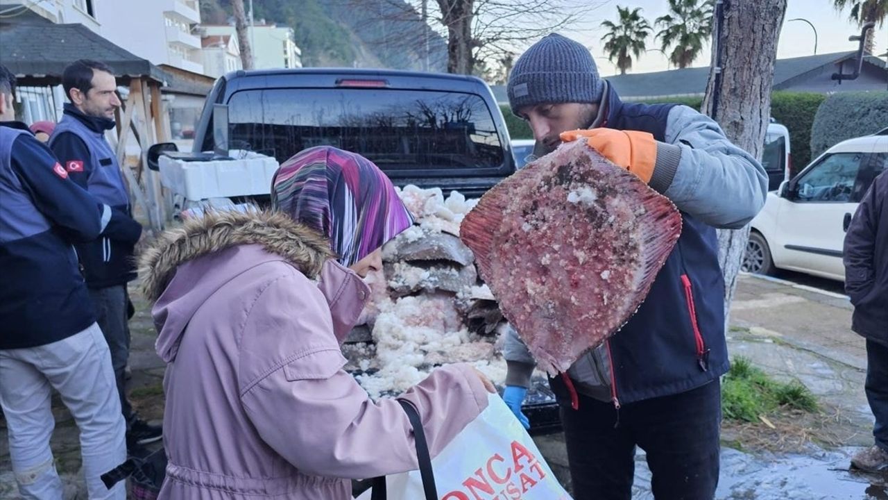 Sinop'ta Kaçak Avcılarla Mücadele: 380 Kalkan Balığı Ele Geçirildi