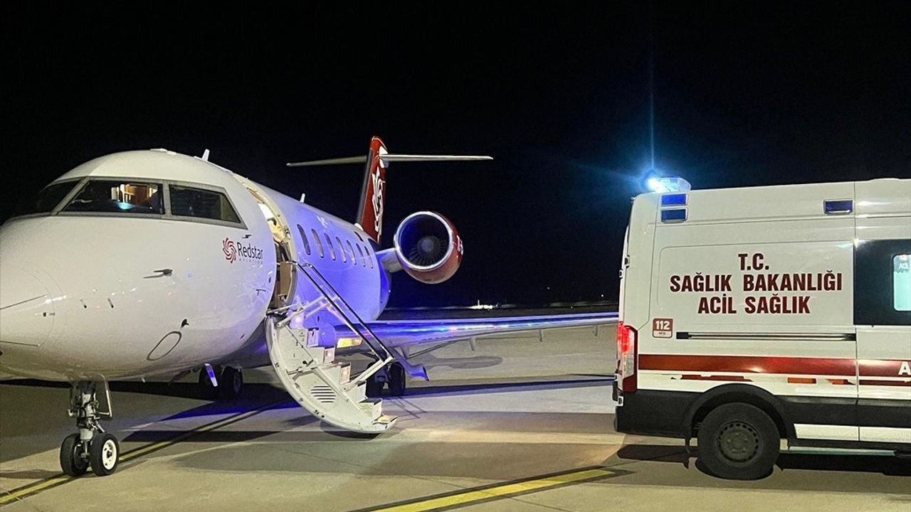 Şırnak'ta Solunum Tedavisi Gören Bavyal Bebekler Ambulans Uçakla İstanbul'a Sevk Edildi