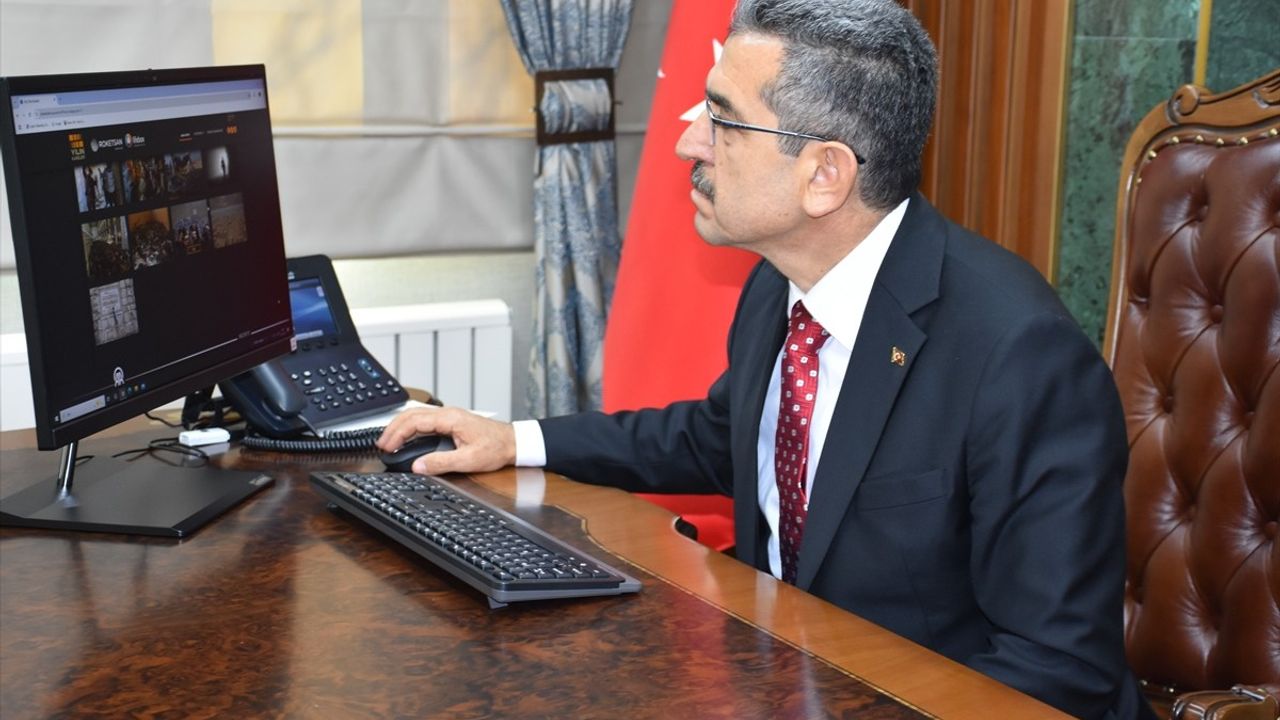 Şırnak Valisi Birol Ekici, Anadolu Ajansı'nın 'Yılın Kareleri' Oylamasına Katıldı