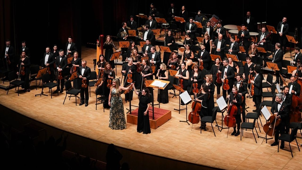 Soprano Sinead Campbell Wallace, İstanbul'daki İlk Konserini Verdi