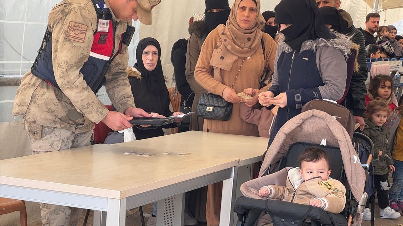 Suriyelilerin Hatay'daki Sınır Kapılarından Ülkelerine Dönüşü Sürüyor
