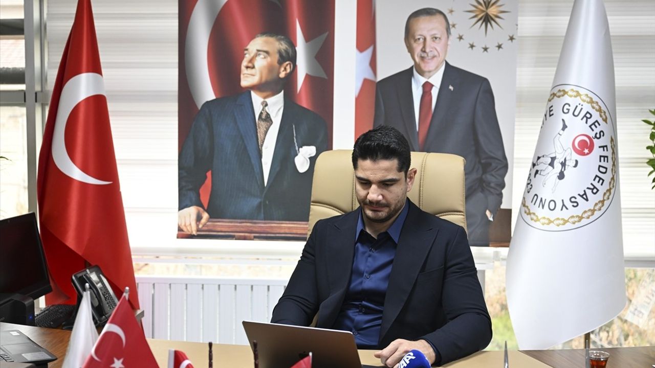 Taha Akgül, Anadolu Ajansı'nın Yılın Kareleri Oylamasına Katıldı