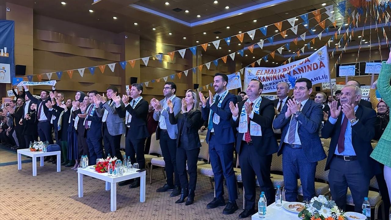 Tarım ve Orman Bakanı Yumaklı, Antalya Gençlik Kolları Kongresi'nde Önemli Mesajlar Verdi