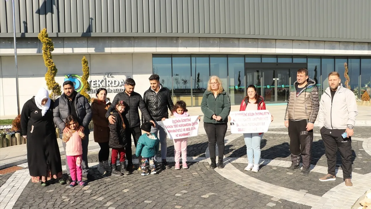 Tekirdağ Büyükşehir Belediyesinden Çıkarılan İşçilerden Alkışlı Protesto