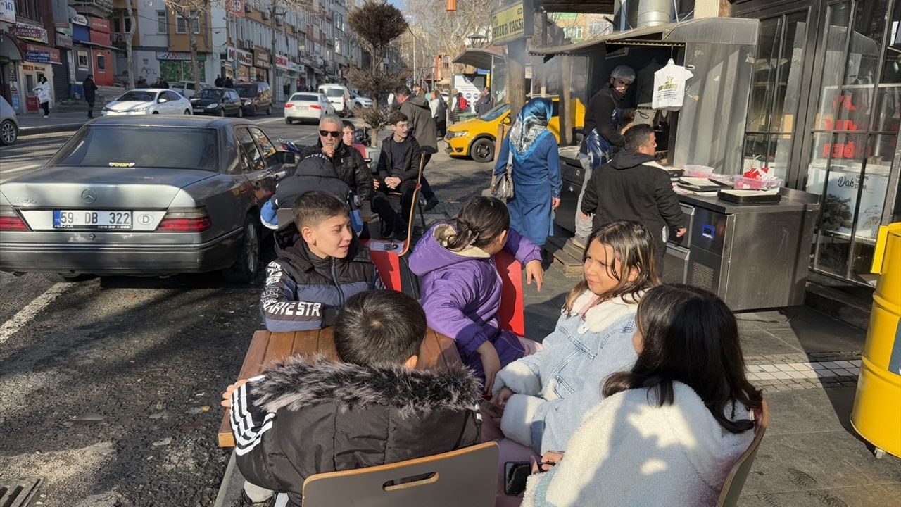 Tekirdağ'da Başarılı Öğrencilere Kokoreç İkramı