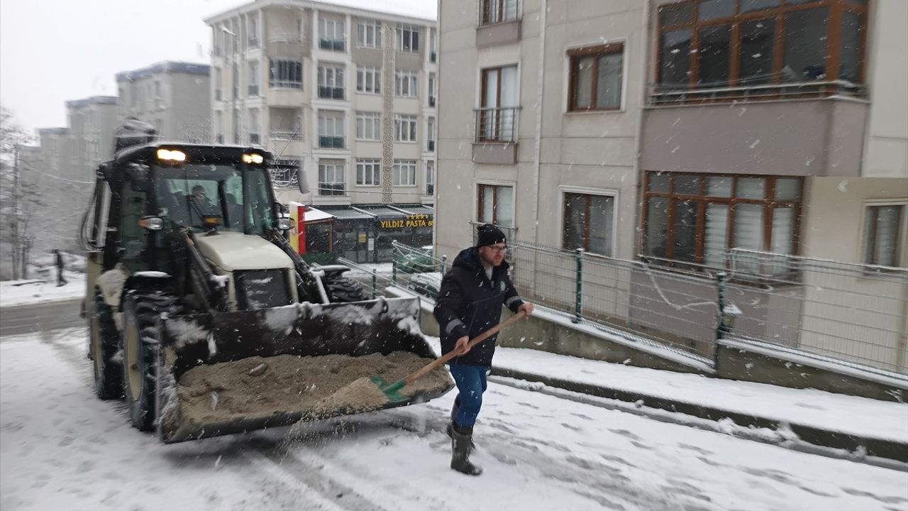 Tekirdağ'da Sağanak ve Kar Yağışı Etkili Oluyor