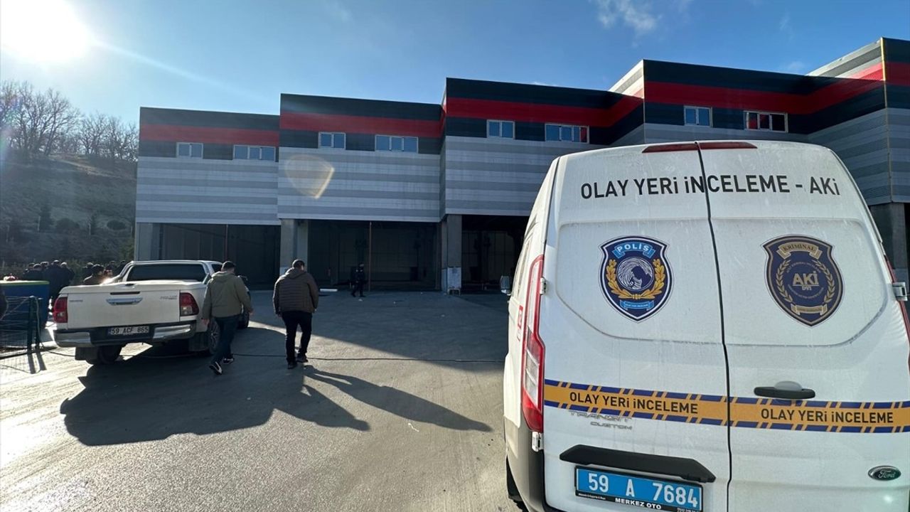 Tekirdağ'da Staj Yapan Öğrenci Fabrikada Yüksekten Düşerek Ağır Yaralandı