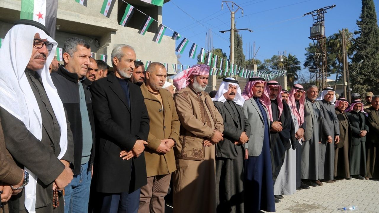 Tel Abyadlı Aşiretler, PKK/YPG İşgaline Karşı Suriye Yönetiminden Destek Talep Ediyor