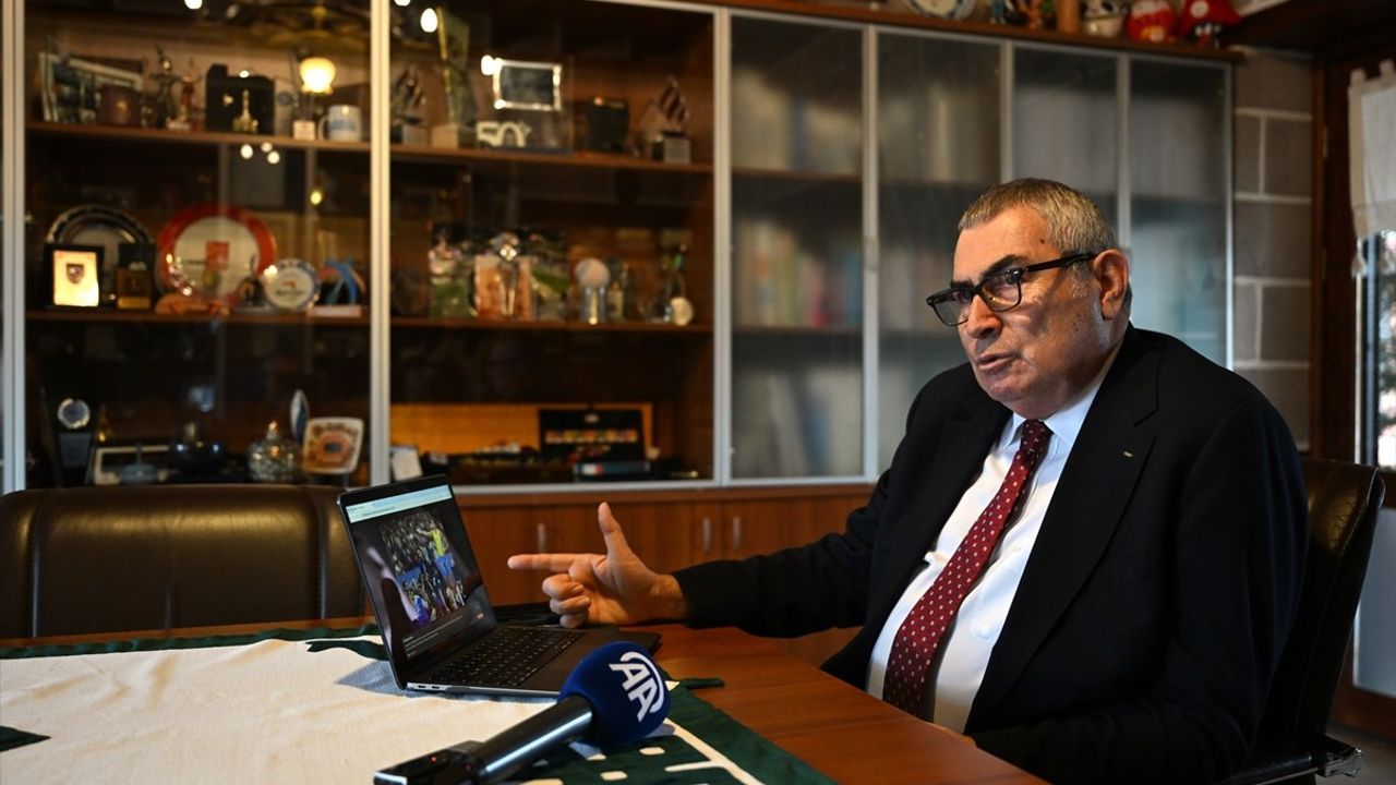 TMOK Başkanı Uğur Erdener, Anadolu Ajansı'nın 'Yılın Kareleri' Oylamasında Oy Kullandı