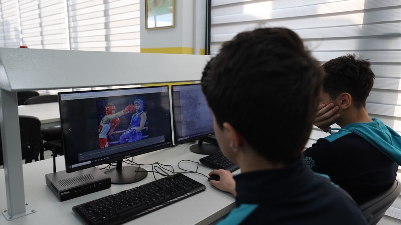 TMV Gürcistan Uluslararası Maarif Okulları Öğrencileri AA'nın Yılın Kareleri Oylamasında