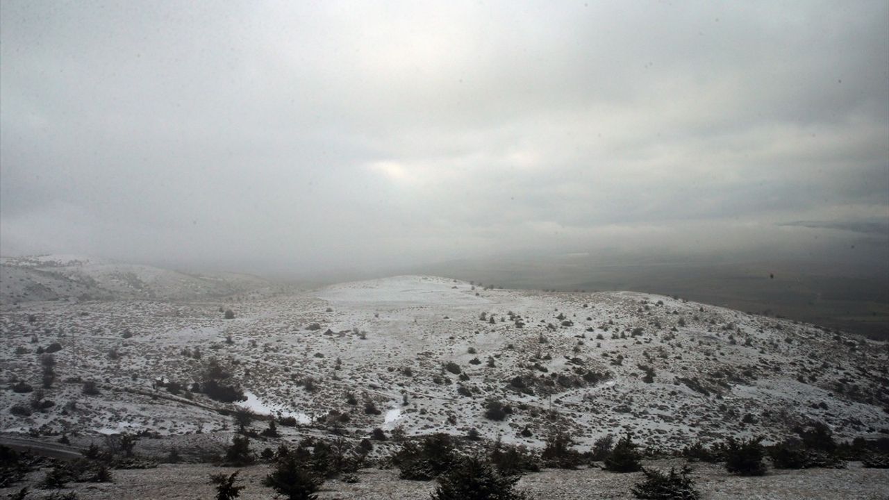 Tokat-Sivas Kara Yolunda Kar Yağışı Etkili Oldu