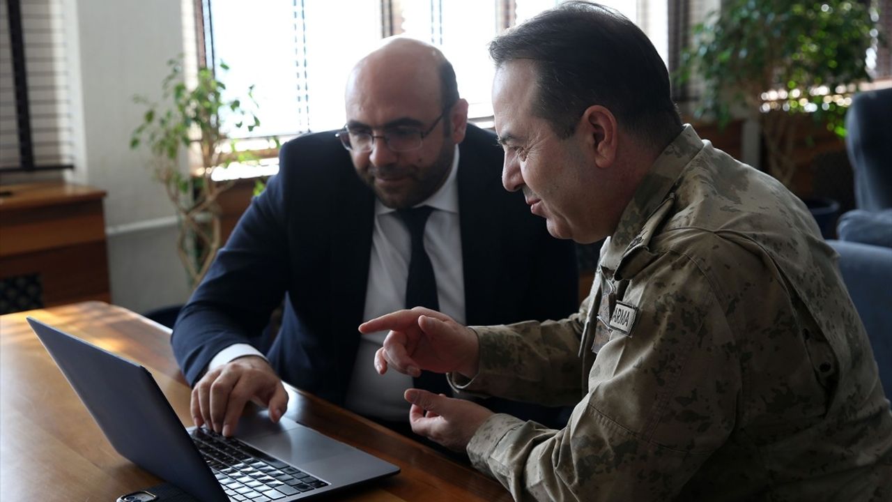 Tuğgeneral Zafer Tombul, AA'nın 'Yılın Kareleri' Oylamasına Katıldı