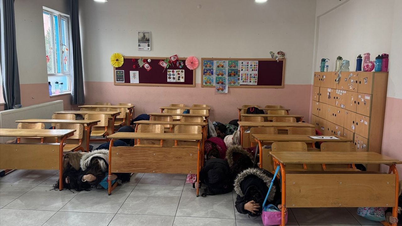 Tunceli'de Tüm Okullarda Eş Zamanlı Deprem Tatbikatı Gerçekleştirildi