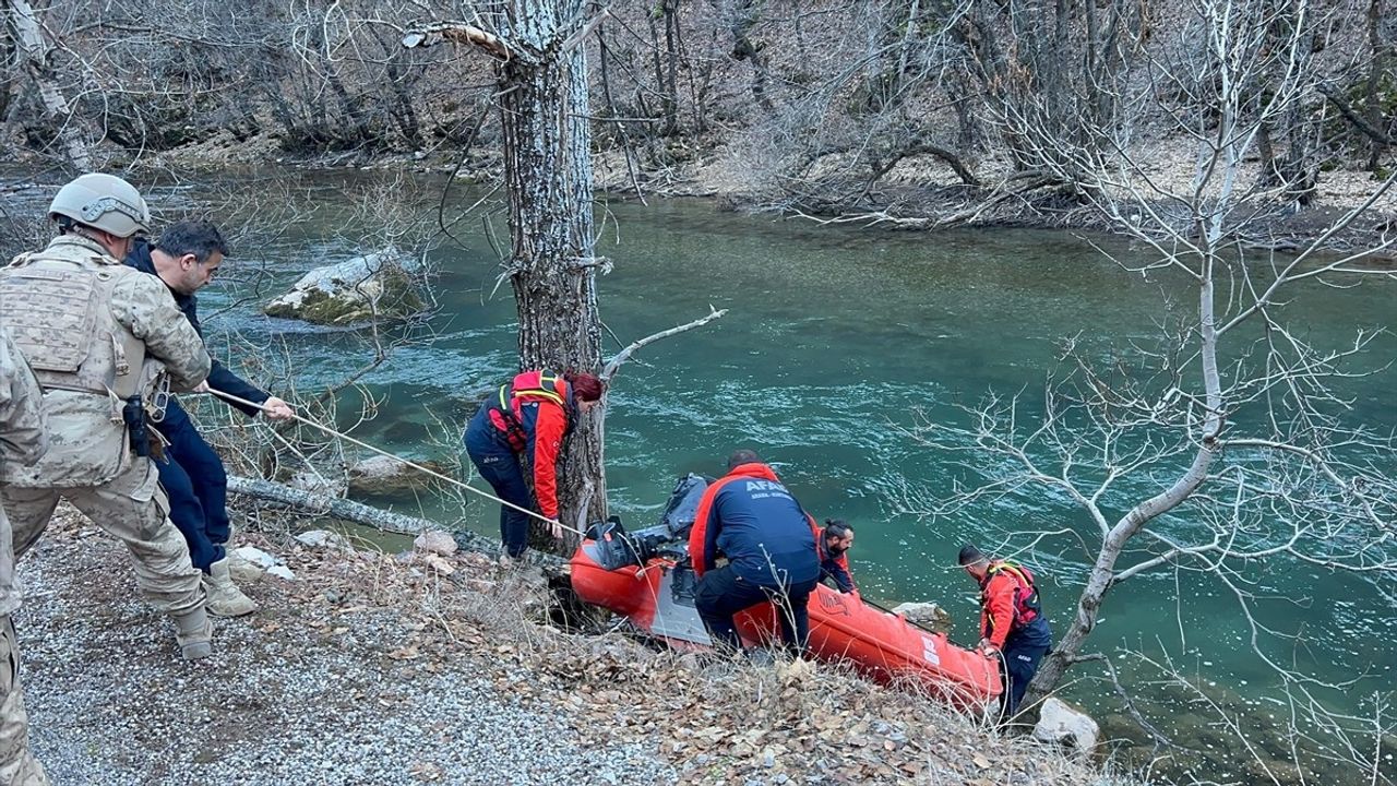 Tunceli Munzur Vadisi'nde Hasta Yaban Keçisi Tedavi Altına Alındı