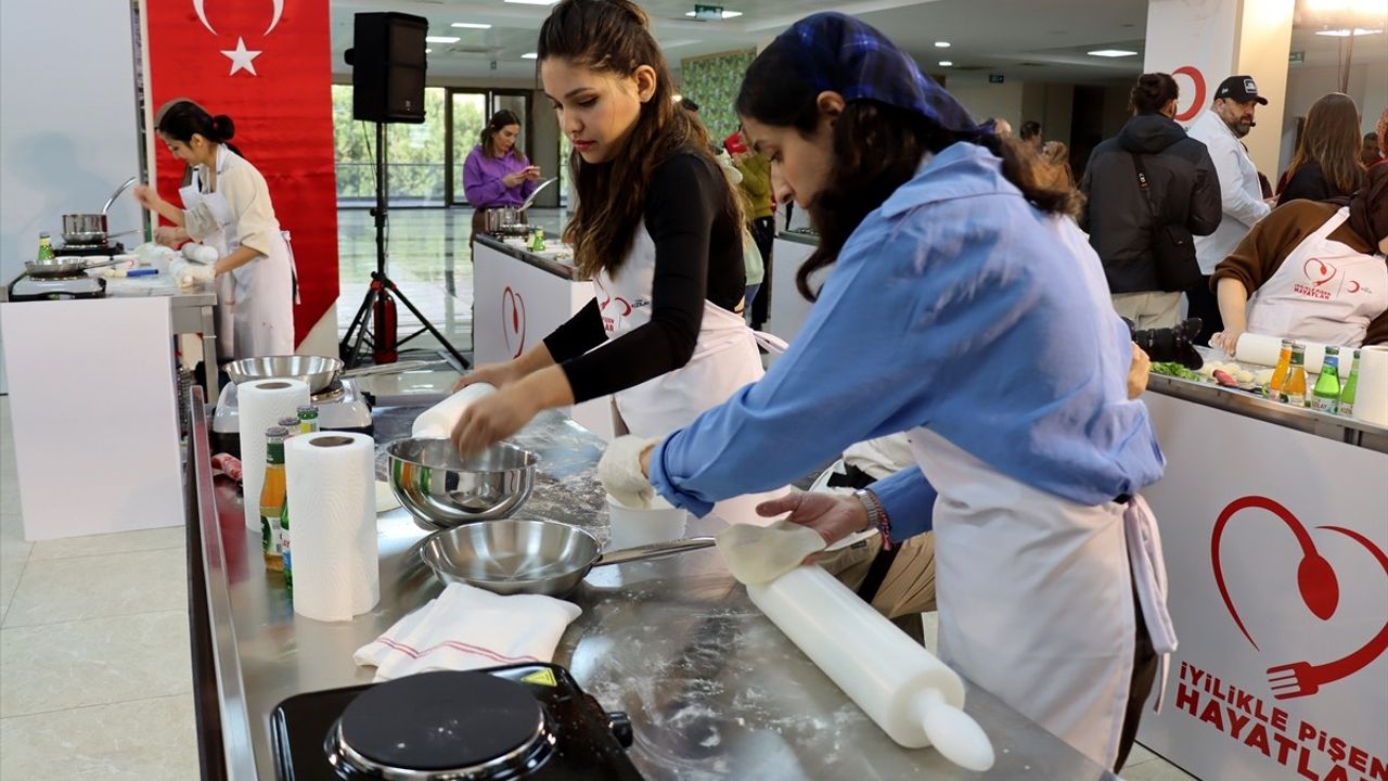 Türk Kızılay Hatay'da Depremzede Kadınlar için Aşçılık Atölyesi Düzenledi