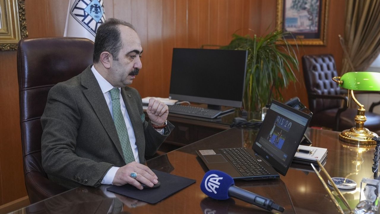 Türk Tarih Kurumu Başkanı Prof. Dr. Yüksel Özgen, Anadolu Ajansı'nın Yılın Kareleri Oylamasına Katıldı