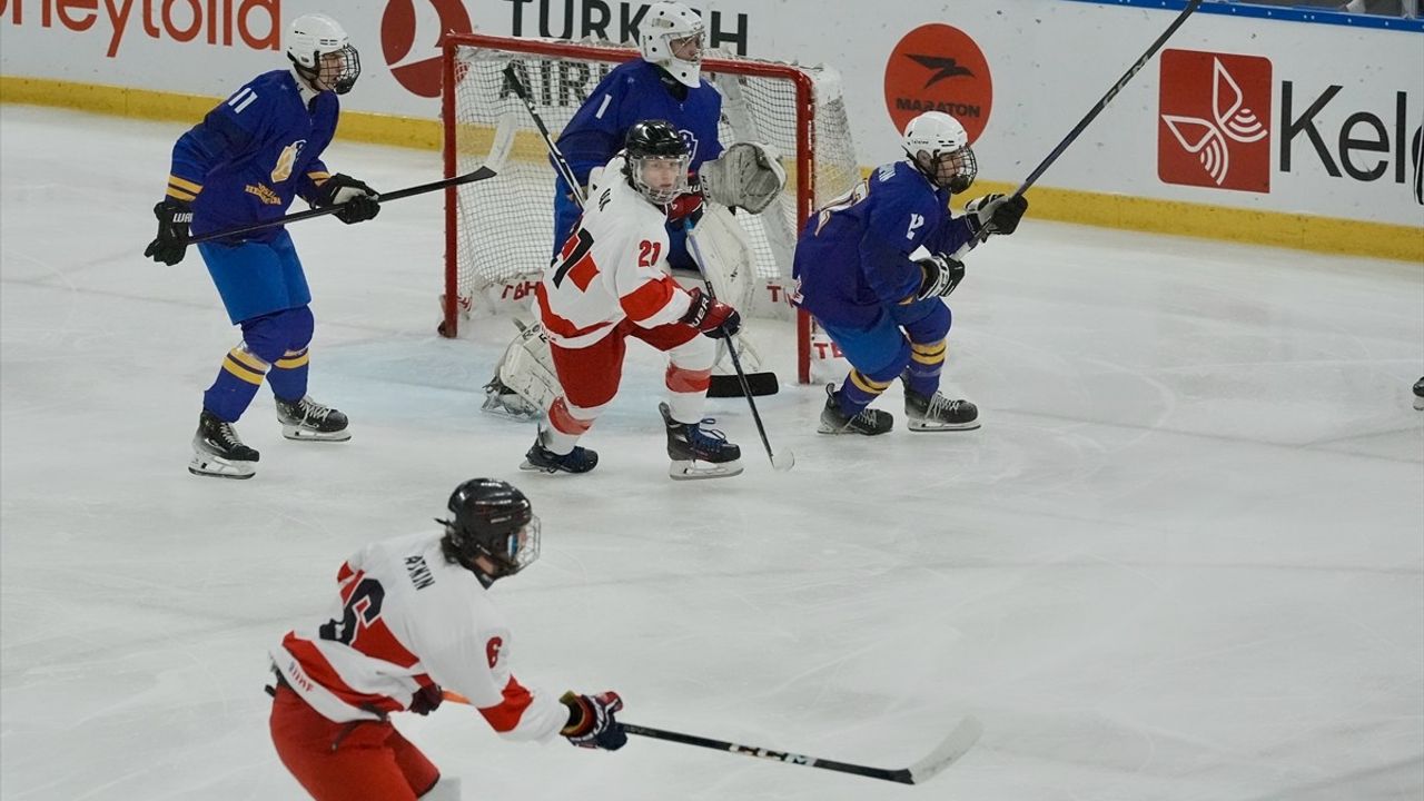 Türkiye, 20 Yaş Altı Buz Hokeyi Dünya Şampiyonası'na Zaferle Başladı