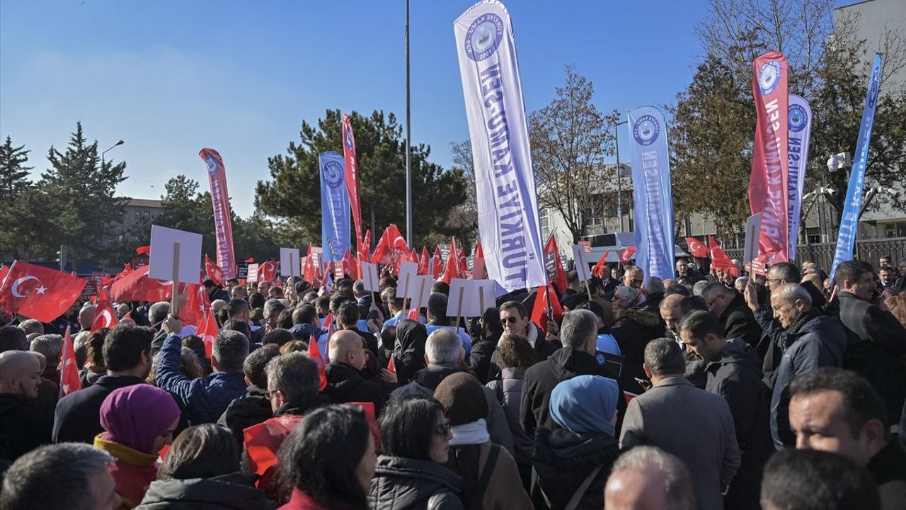 Türkiye Kamu-Sen, Ek Zam ve Refah Payı Talep Etti