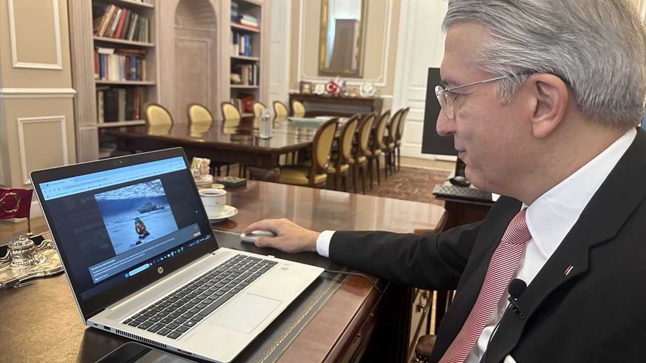 Türkiye'nin Atina Büyükelçisi Erciyes, Anadolu Ajansı'nın Yılın Kareleri Oylamasına Katıldı