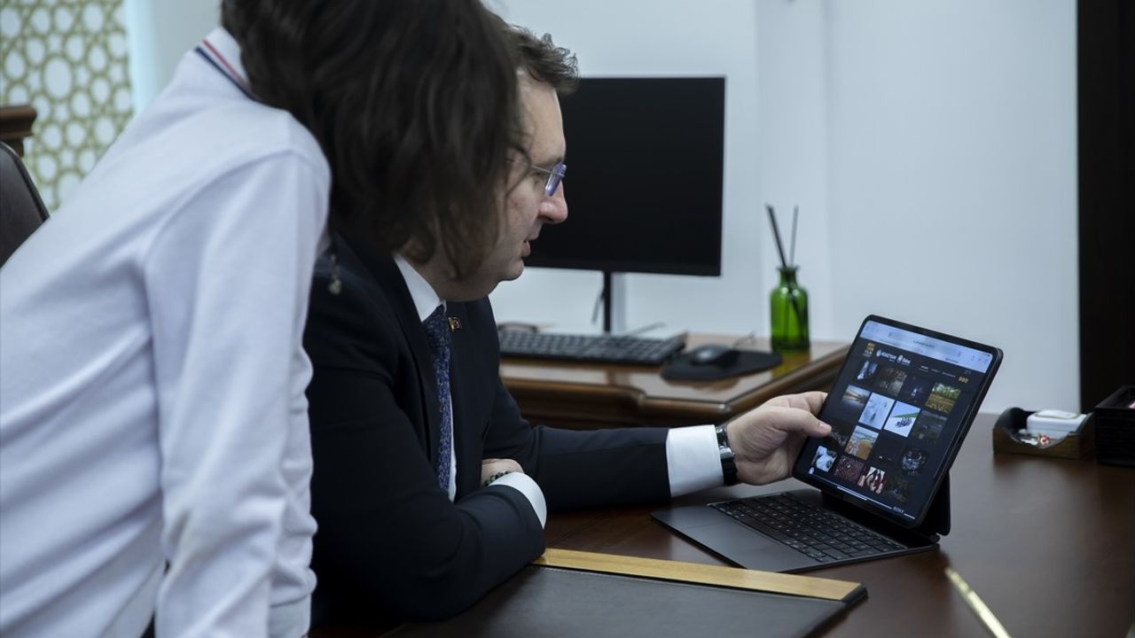 Türkiye'nin Erbil Başkonsolosu Erman Topçu ve Kızı Ece, AA'nın 'Yılın Kareleri' Oylamasına Katıldı