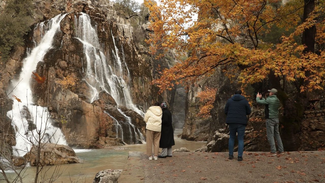 Uçansu Şelalesi Her Mevsim Doğa Tutkunlarını Ağırlıyor