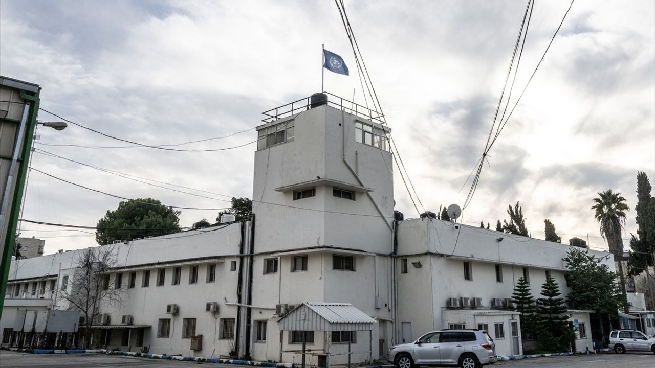 UNRWA Yöneticisi Fowler: "İsrail'in Yasağı, Filistinlilerin Dönüş Hakkını Ortadan Kaldırmayacak"