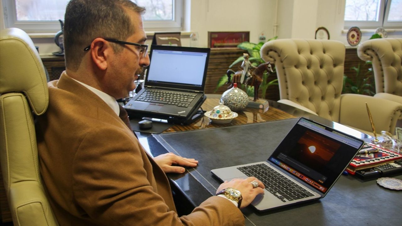 Uşak Cumhuriyet Başsavcısı İsmet Çınar, AA'nın 'Yılın Kareleri' Oylamasına Katıldı