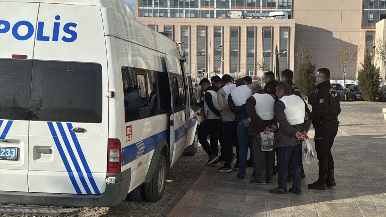 Uşak'ta silahlı saldırıda hayatını kaybeden çocukla ilgili 3 kişi tutuklandı