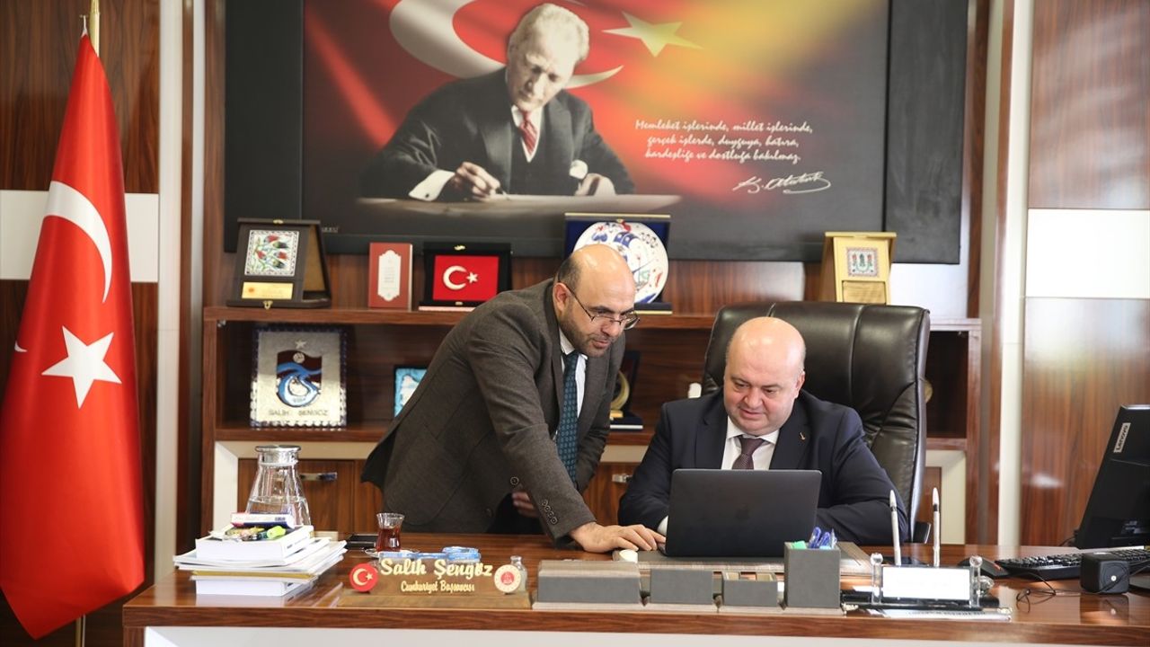 Van Bölge Adliye Mahkemesi Cumhuriyet Başsavcısı Şengöz, Anadolu Ajansının Oylamasına Katıldı