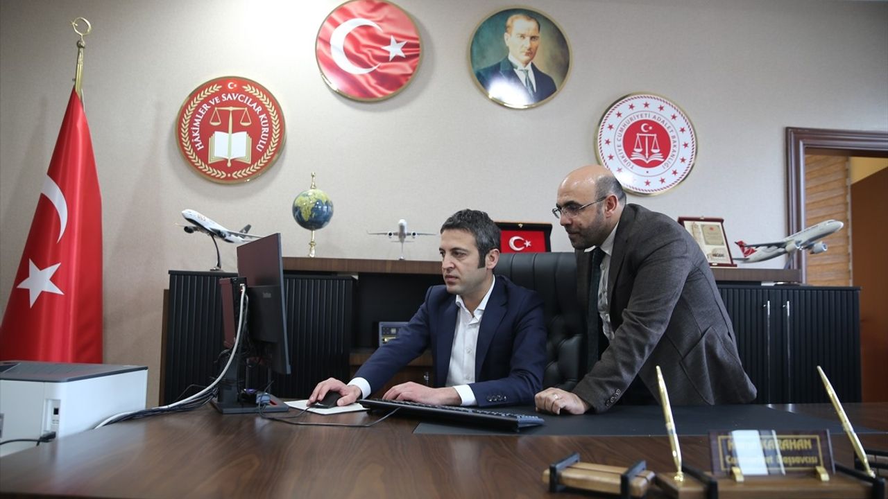 Van Cumhuriyet Başsavcısı Harun Karahan, Yılın Kareleri Oylamasına Katıldı