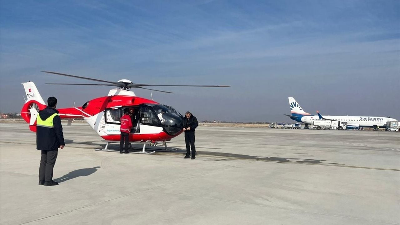 Van'da Ambulans Helikopter İle Hamile Kadınlar Hastaneye Sevk Edildi