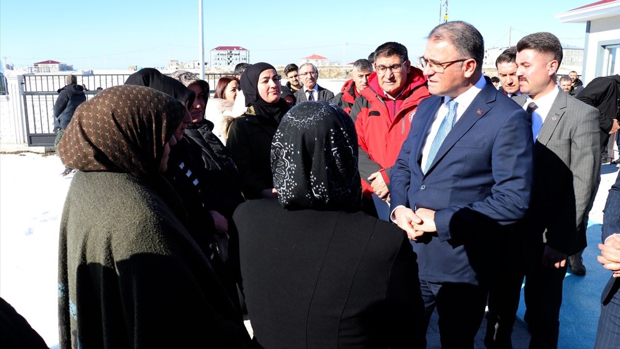 Van'da Eşleri Vefat Eden 51 Kadın İçin Yeni Konutlar Teslim Edildi