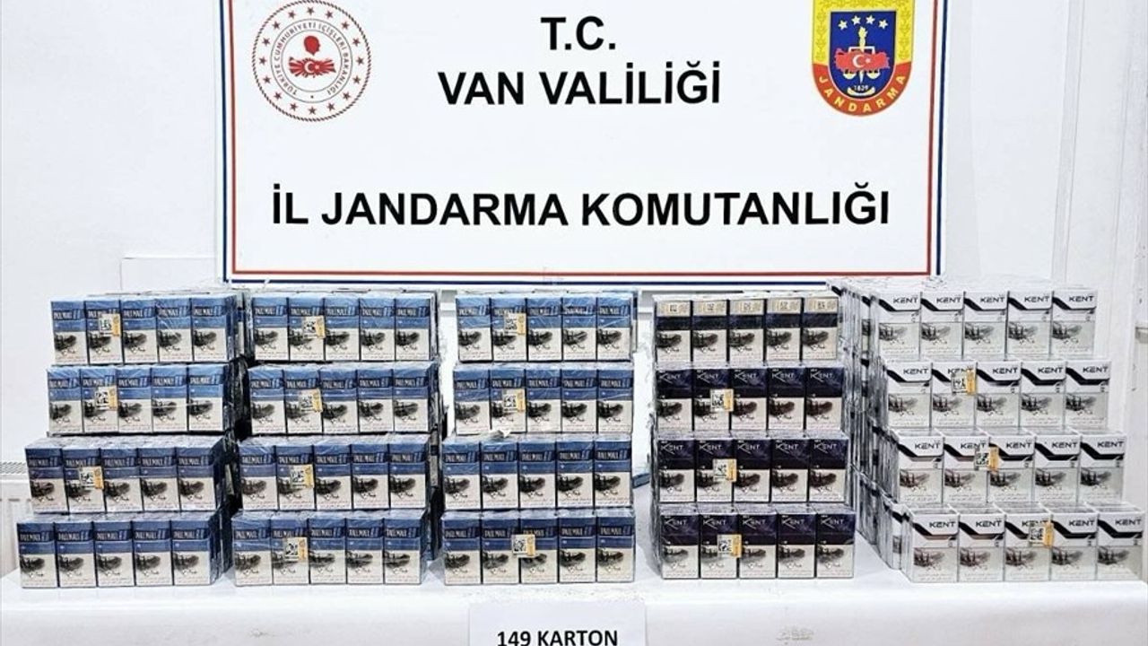 Van'da Kuru Kayısı Çuvalında 1490 Paket Kaçak Sigara Ele Geçirildi