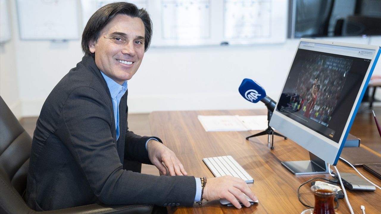 Vincenzo Montella Anadolu Ajansı'nın 'Yılın Kareleri' Oylamasına Katıldı