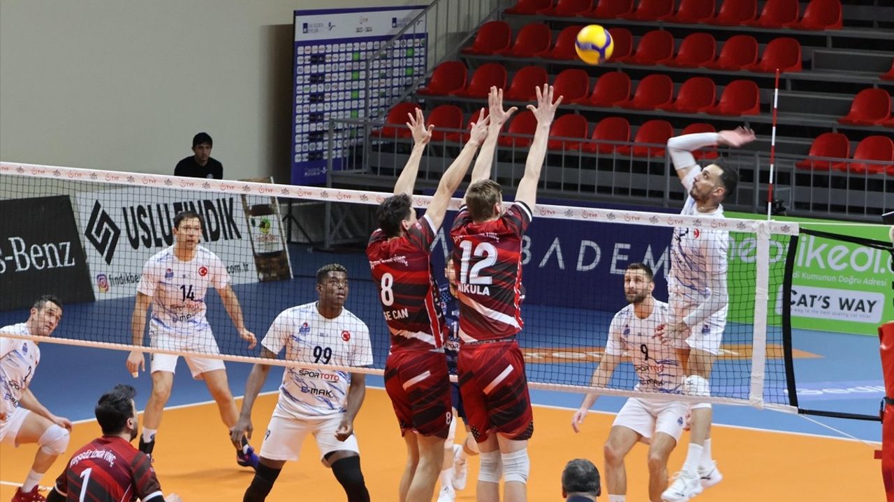 Voleybol: TÜRŞAD, Kuşgöz İzmir Vinç Akkuş Belediyespor'u 3-2 Mağlup Etti