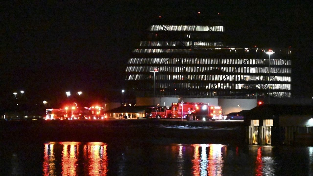 Washington'da Yolcu Uçağı ile Askeri Helikopter Çarpıştı: 64 Kişi Potomac Nehri'ne Düştü