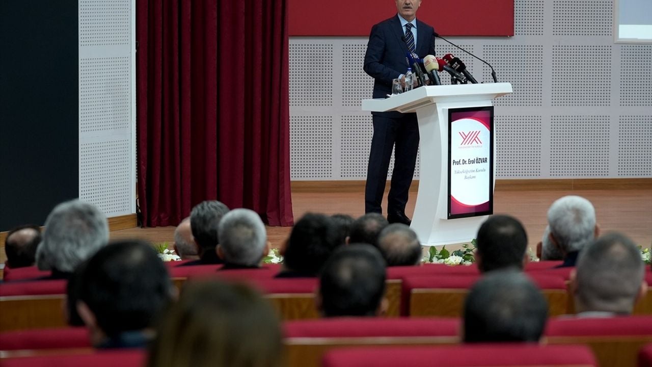 YÖK Başkanı Özvar, İzmir'de Yükseköğretim Vizyonu Toplantısı'nda Konuştu