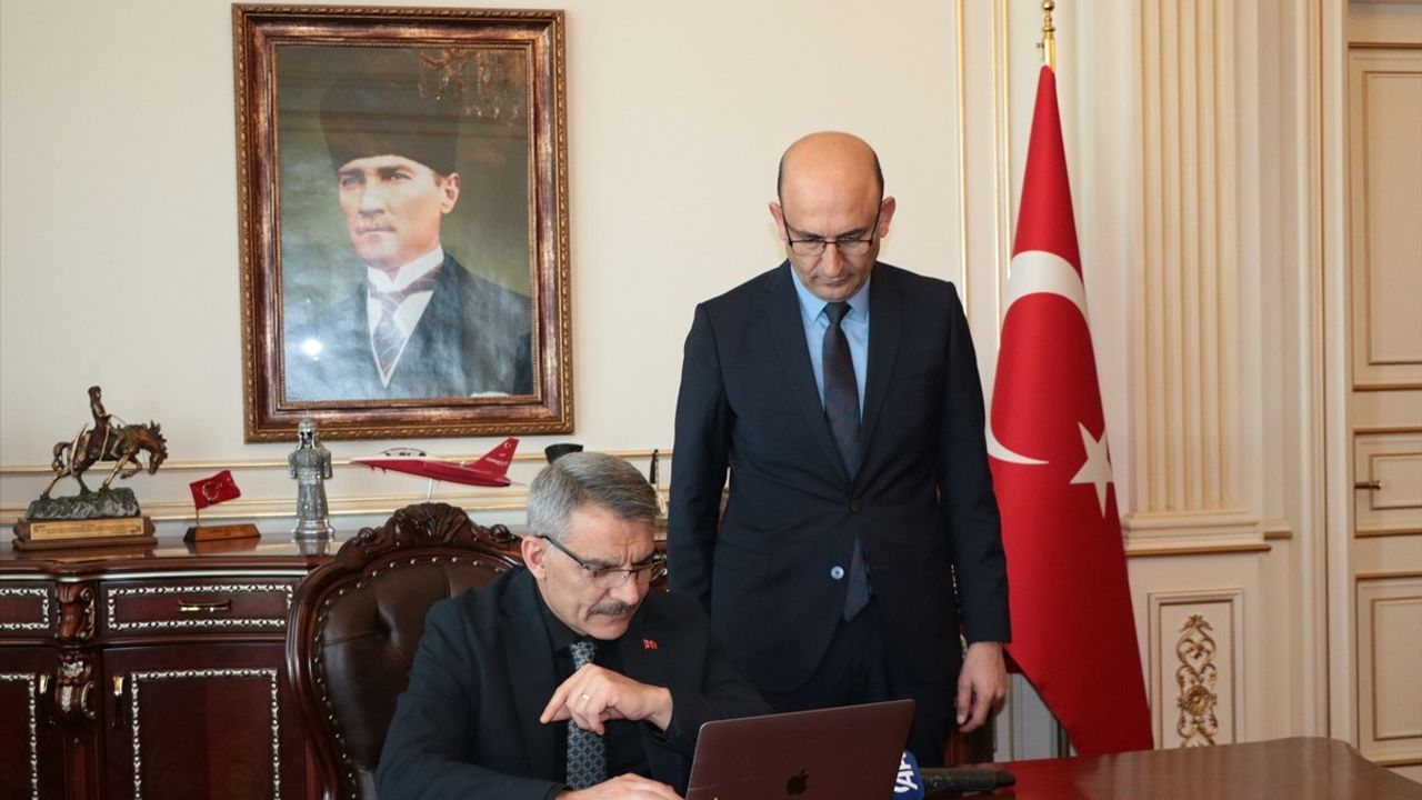 Yozgat Valisi Mehmet Ali Özkan, Anadolu Ajansı'nın 'Yılın Kareleri' Oylamasına Katıldı