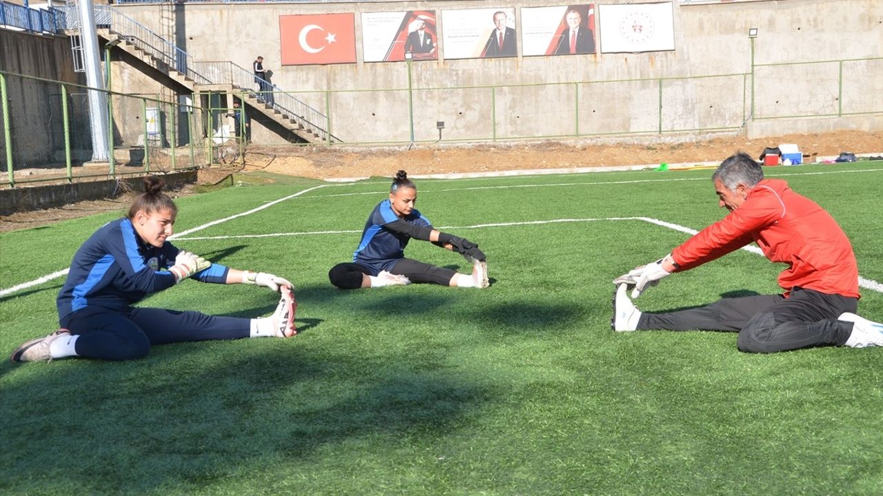 Yüksekova Spor Kadın Futbol Takımı Namağlup Başarısını Sürdürüyor