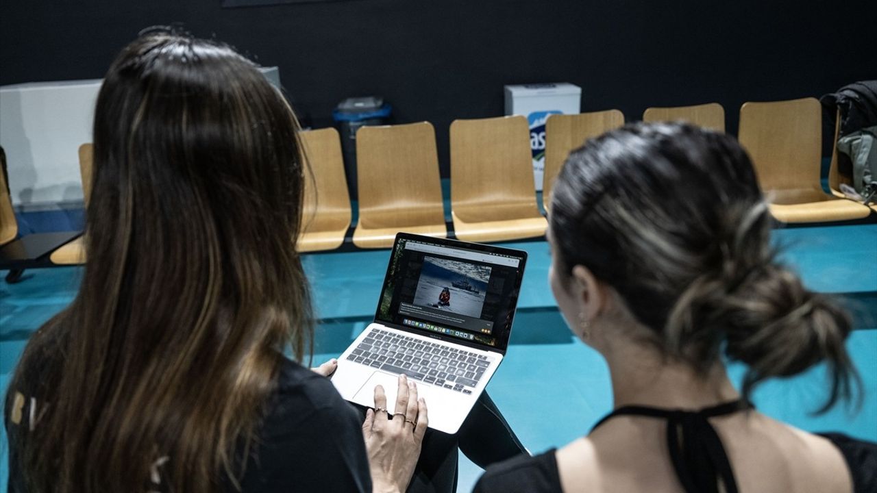 Zehra Güneş, Anadolu Ajansı'nın 'Yılın Kareleri' Oylamasına Katıldı