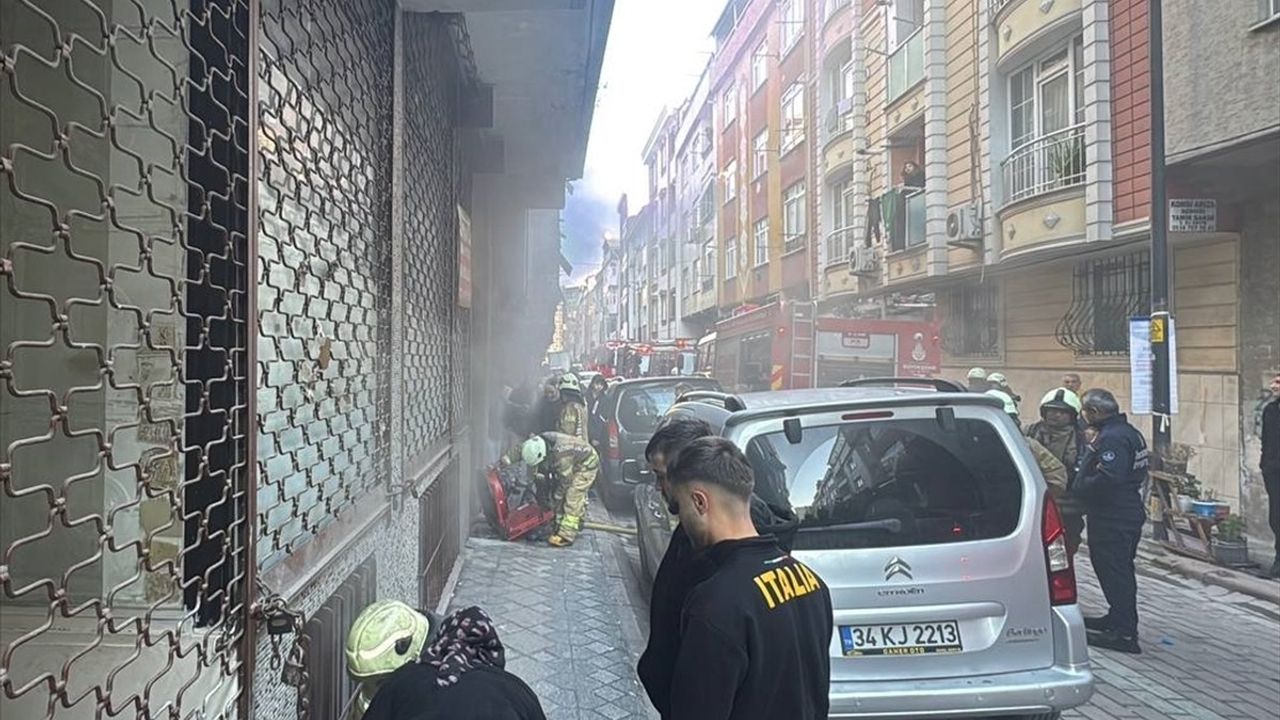 Zeytinburnu'nda Tekstil Atölyesinde Yangın: İtfaiye Müdahale Etti