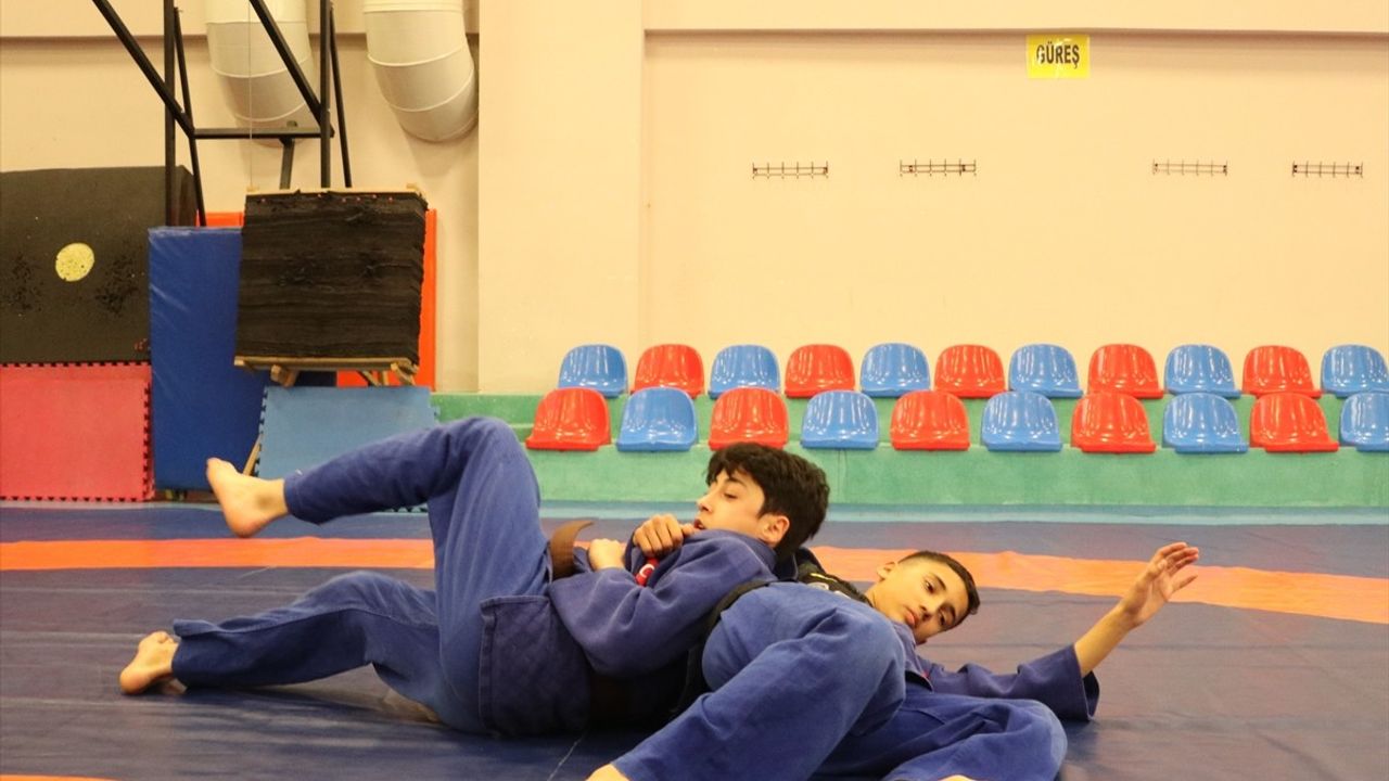14 Yaşındaki Mert Akif Uluğ'un Hedefi: Balkan Judo Şampiyonu Olmak
