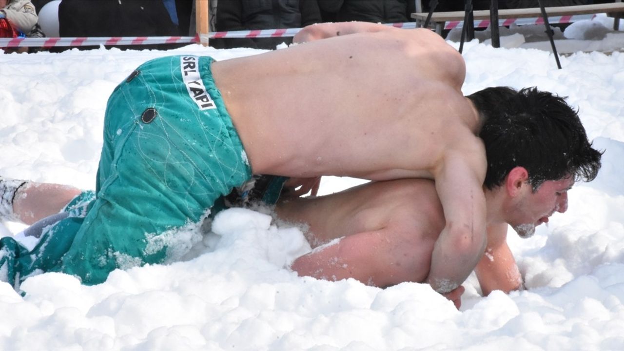 28. Kar Üstü Karakucak Güreşleri Artvin'de Düzenlendi