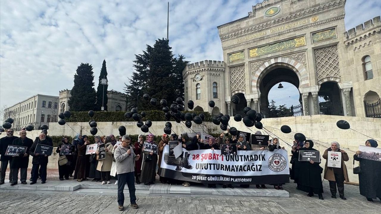 28 Şubat Gönüllüleri Platformu, Postmodern Darbenin 28. Yılı İçin Beyazıt Meydanı'nda Toplandı